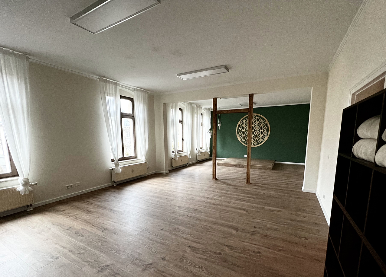 Chemnitz Brandenburg Alles Gold Was Glänzt Interior Design Gewerbe geschäft Laura Dähn Praxis Physiotherapie Liebscher und Bracht Inneneinrichtung Raumplanung Ladenbau-3