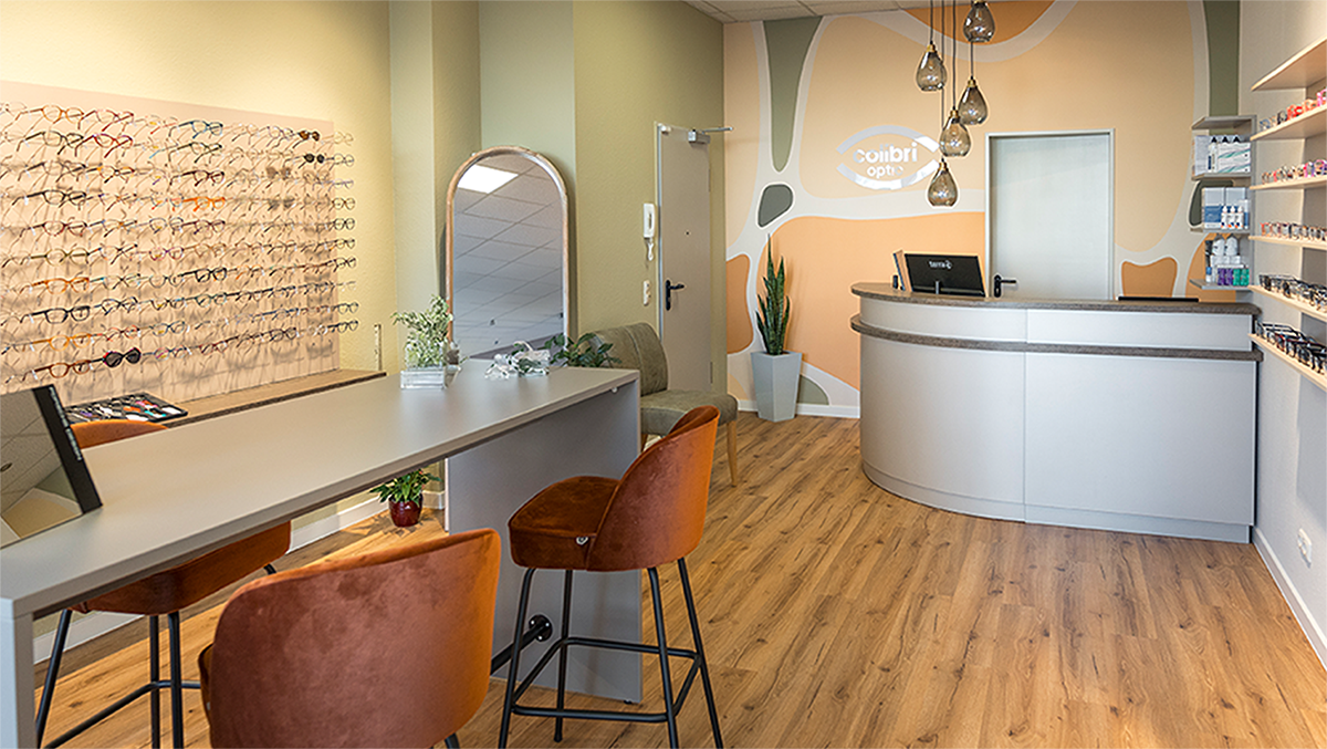 Chemnitz Brandenburg Alles Gold Was Glänzt Interior Design Gewerbe Geschäft Laura Dähn Optiker Ladenbau Makeover Inneneinrichtung Raumplanung Büro Möbel Gestaltung Interieur-22
