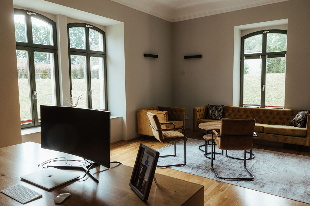 Chemnitz Brandenburg Alles Gold Was Glänzt Interior Design Gewerbe Geschäft Laura Dähn Optiker Ladenbau Makeover Inneneinrichtung Raumplanung Büro Möbel Gestaltung baf-13